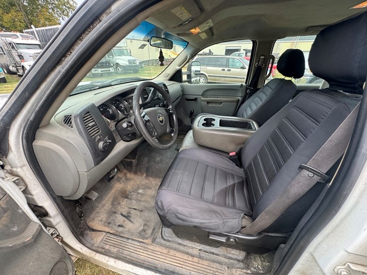 2011-chevrolet-silverado-2500-image-5
