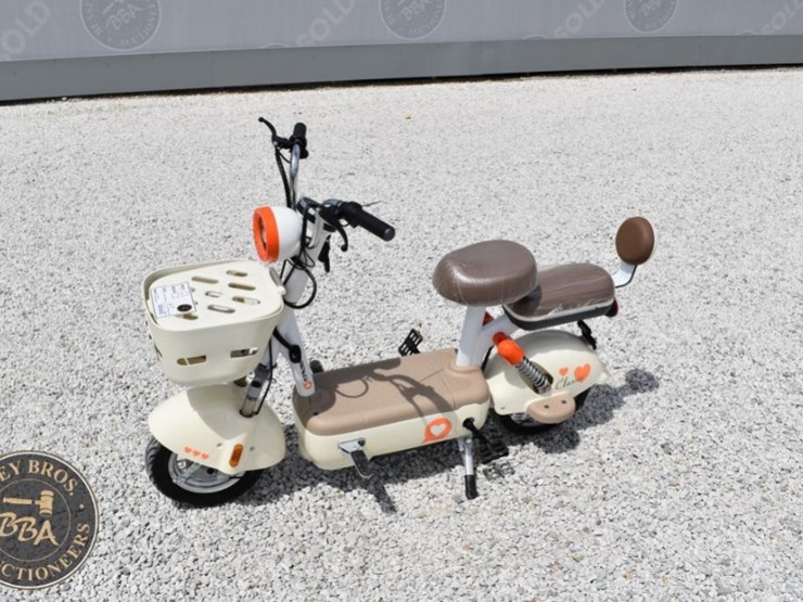 electric-scooter,-two-seater,-image-1