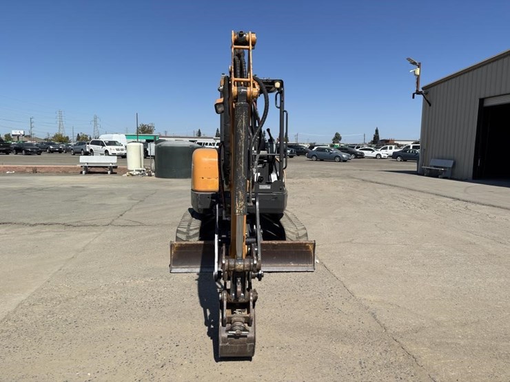 2019-case-cx37c-image-6