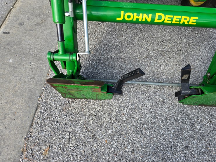 john-deere-4044r-image-34