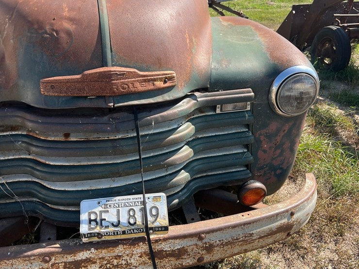 old-truck-from-early-50’s,-not-running-image-8