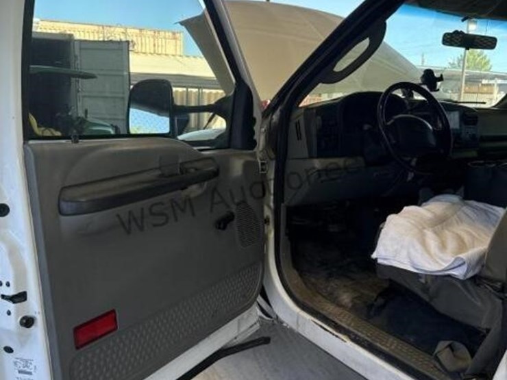 2005-ford-f350-image-21