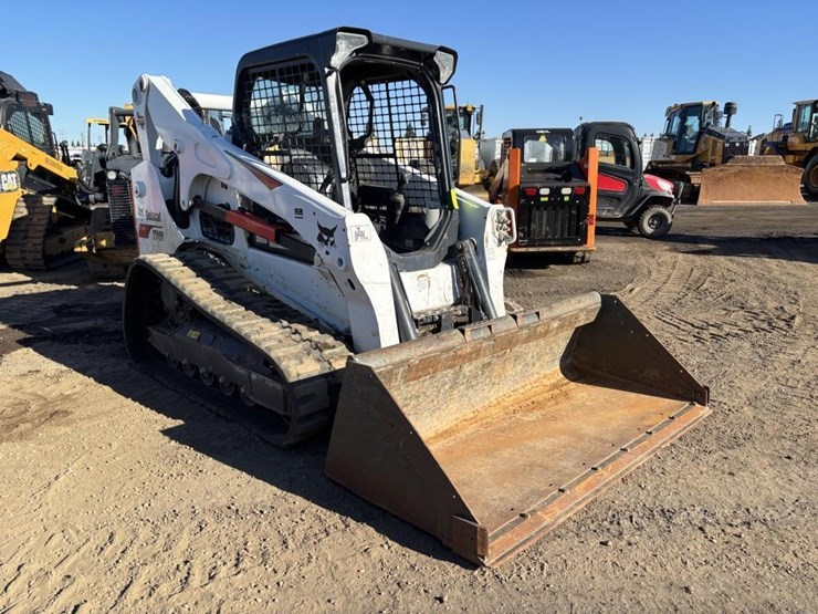 2022-bobcat-t740-image-2
