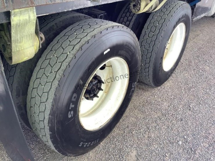 2012-freightliner-m2-f/b-image-11