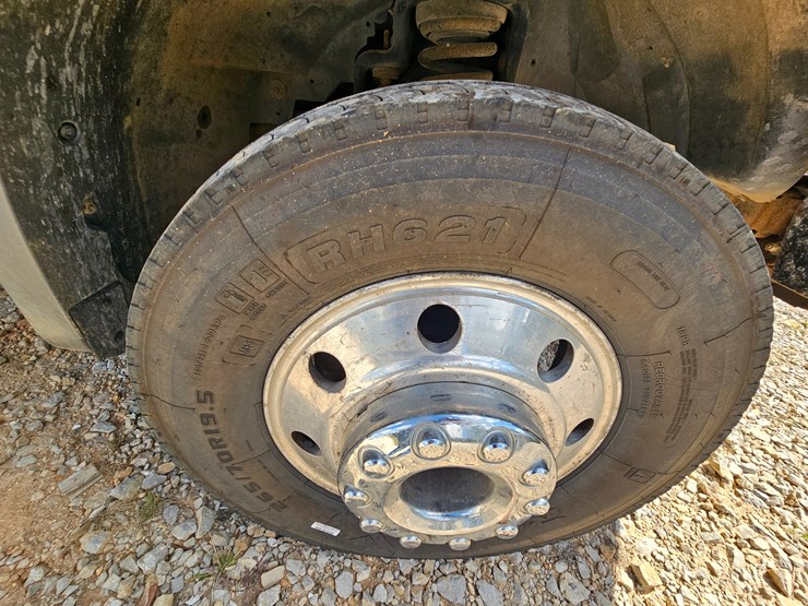 2005-ford-f550-image-60