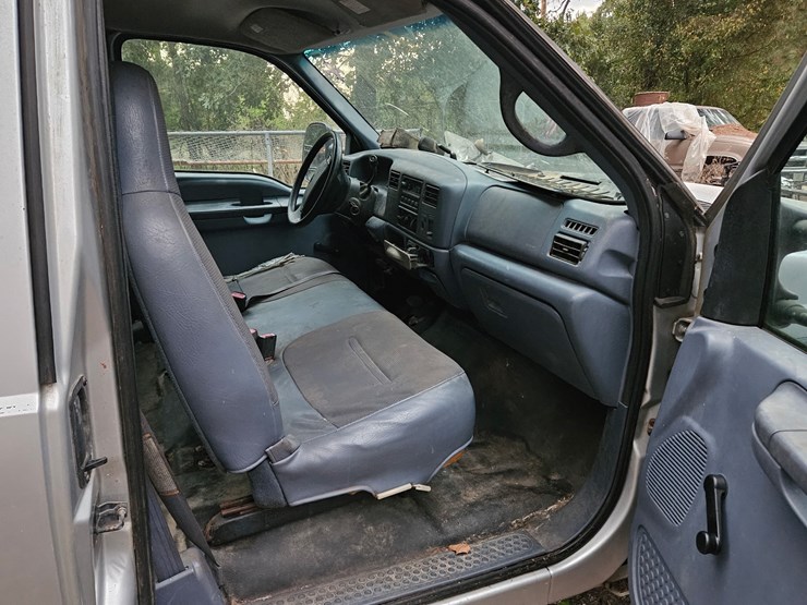 #684-•-1999-f350-dually-image-3