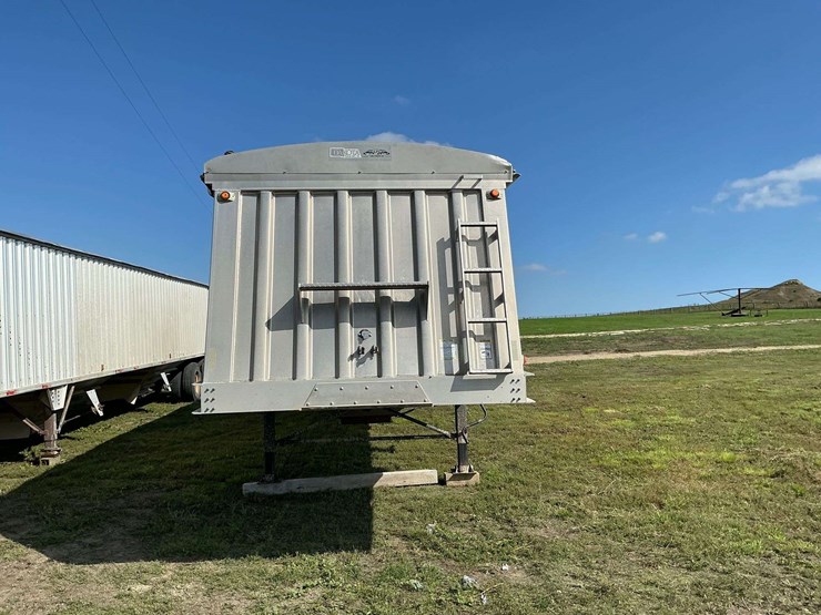 2011-dakota-mfg-trailer-image-2
