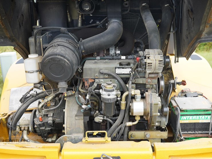 2010-deere-244j-image-12