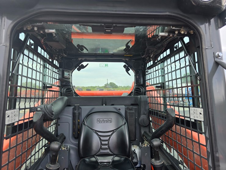 2023-kubota-ssv75-image-65