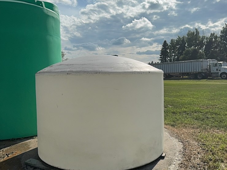 1500-gallon-poly-tank-image-3