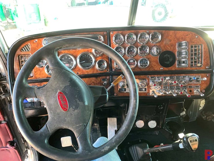 2002-peterbilt-379-image-11