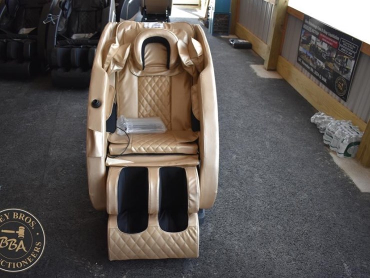future-massage-chair-with-remote-control-and-adjustable-footrest-image-1