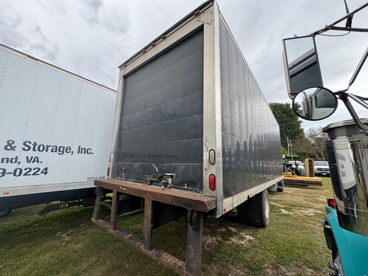 2007-freightliner-m2-business-class-straight-truc,-carrier-refrigerated-box,-6-speed-manual-trans,-image-5