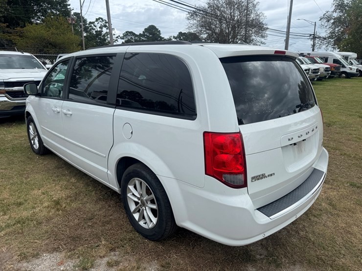 2016-dodge-grand-caravan-sxt-image-4