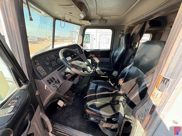 2012-peterbilt-367-image-8