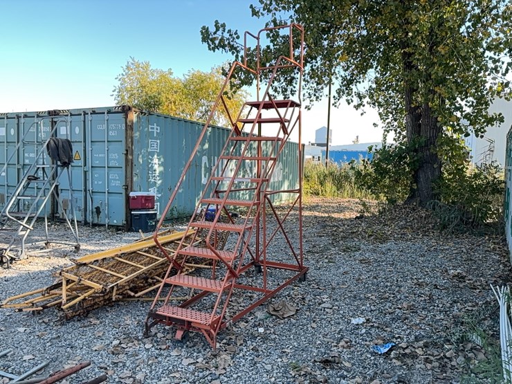(10)-step-mobile-stairs-support-equipment-image-1