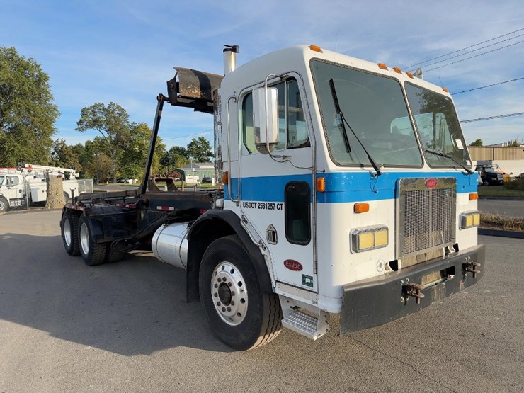2002-peterbilt-320-image-7