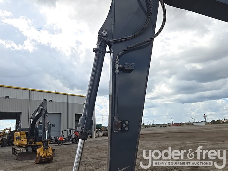 2022-deere-130g-image-22