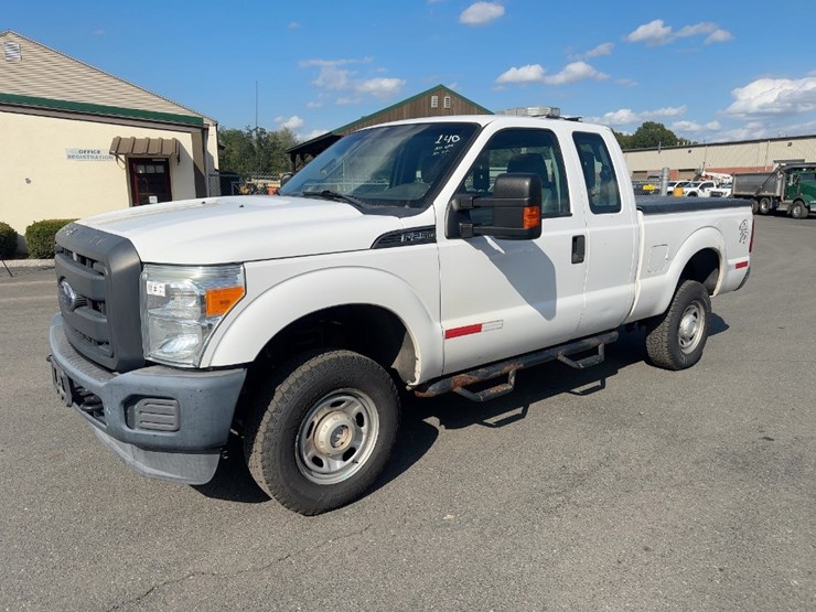 2016-ford-f250-xl-image-1