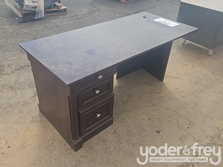 office-desk-image-4