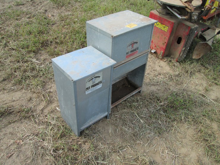 #29242-•-lot-of-(2)-animal-feeders-image-2