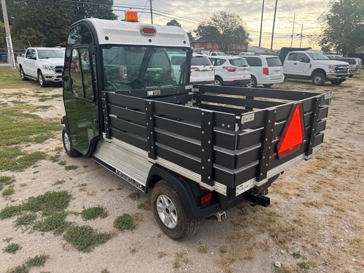 club-car-carry-all-710-electric-golf-cart-cab,-electric-dump-203hrs-showing-and-2033-miles-image-4