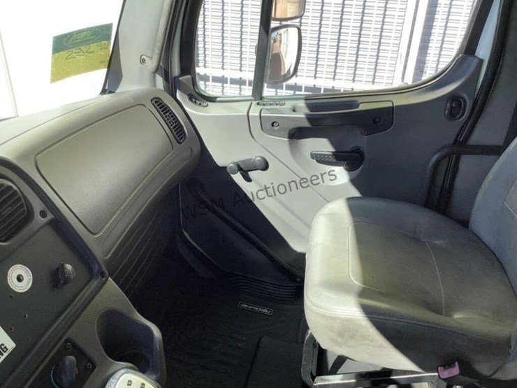2012-freightliner-m2-f/b-image-24