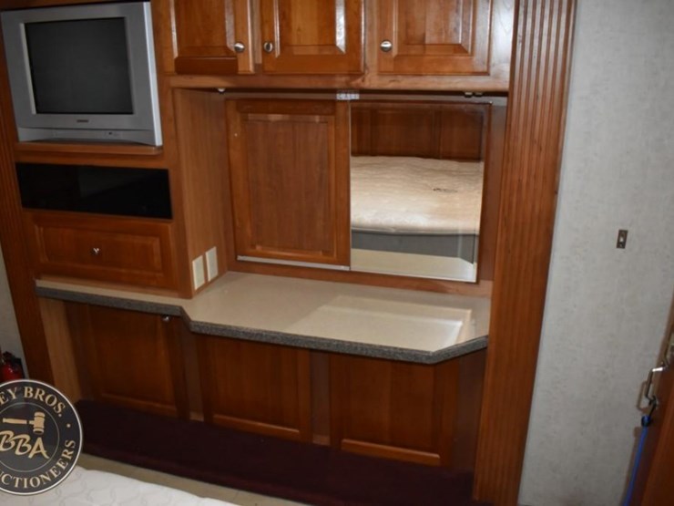 2006-thor-motor-coach-mandalay-40e-38083-image-84