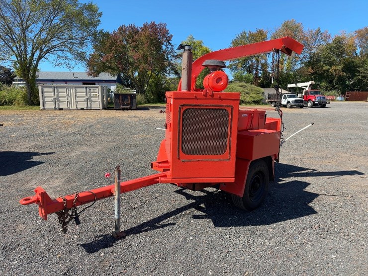 eeger-beever-tow-behind-wood-chipper-image-1