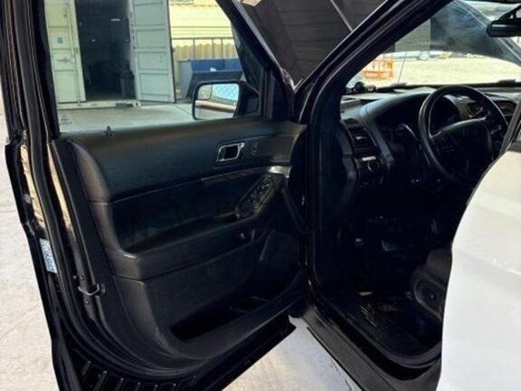 2017-ford-explorer-image-22