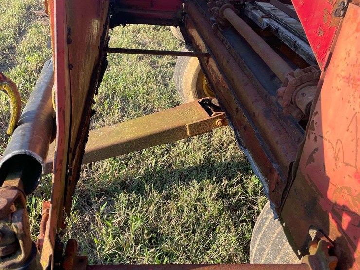 h&s-silage-box-on-knowles-tandem-running-gear-image-20