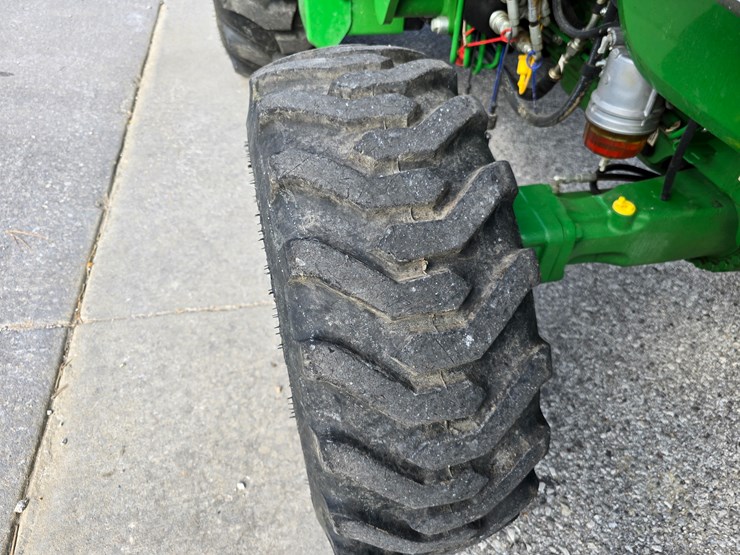john-deere-4044r-image-40
