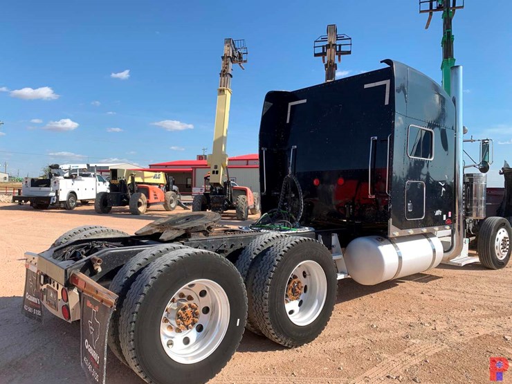 2002-peterbilt-379-image-8