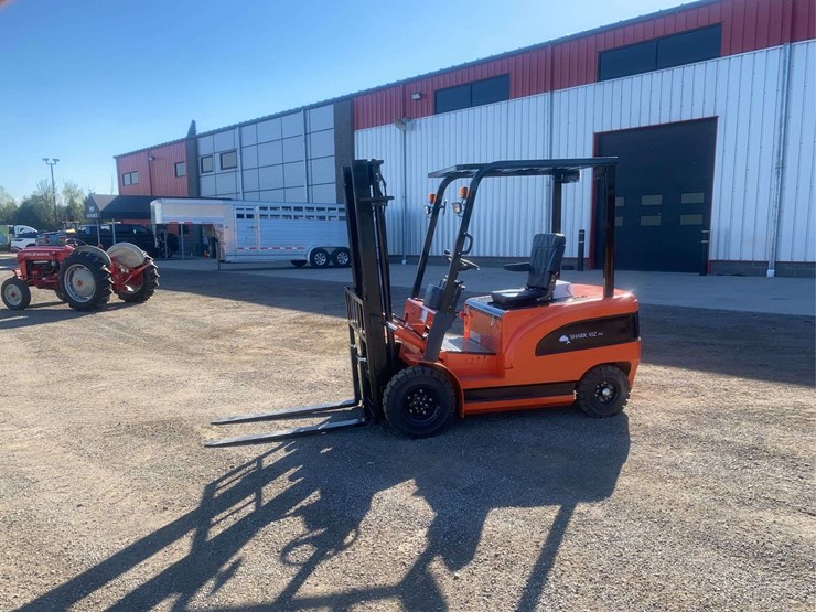 2-ton-electric-forklift-image-1