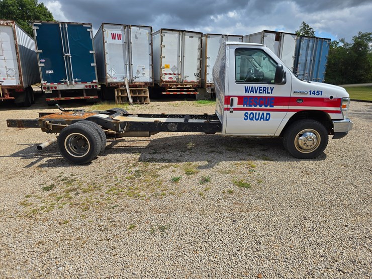 2008-ford-e450-image-23