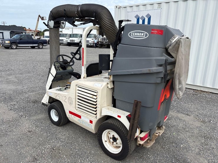 tenant-4300-vacuum-machine-image-2