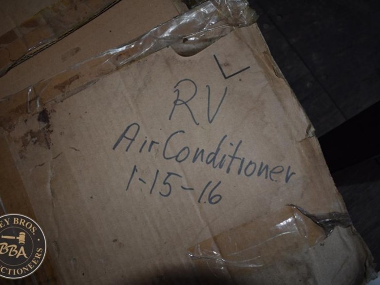 rv-rooftop-air-conditioner,-black-image-2