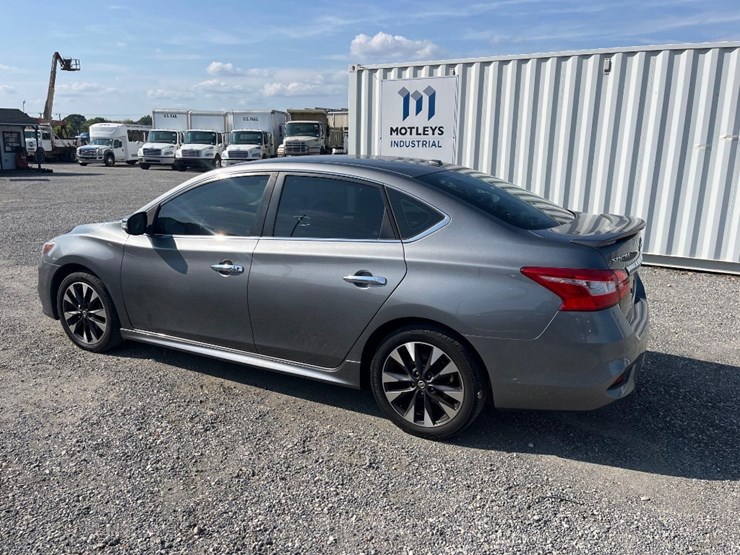 2017-nissan-sentra-sr-sedan-image-2