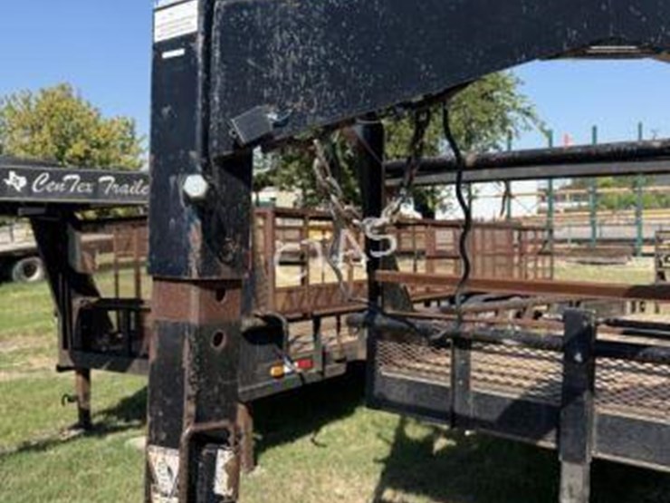 #201-•-2015-texas-bragg-25'-utility-gooseneck-trailer-image-2