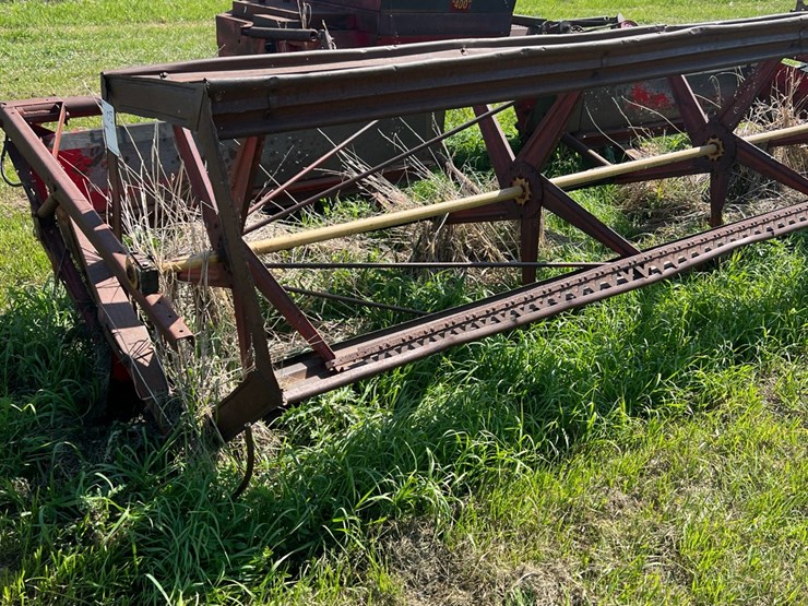 400-versatile-swather,-been-sitting,-not-running-image-5