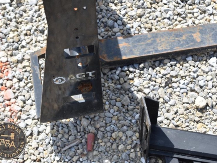 agt-skid-steer-pallet-forks,-48"-forks,-4,000-lbs-capacity,-serial-2076-image-4