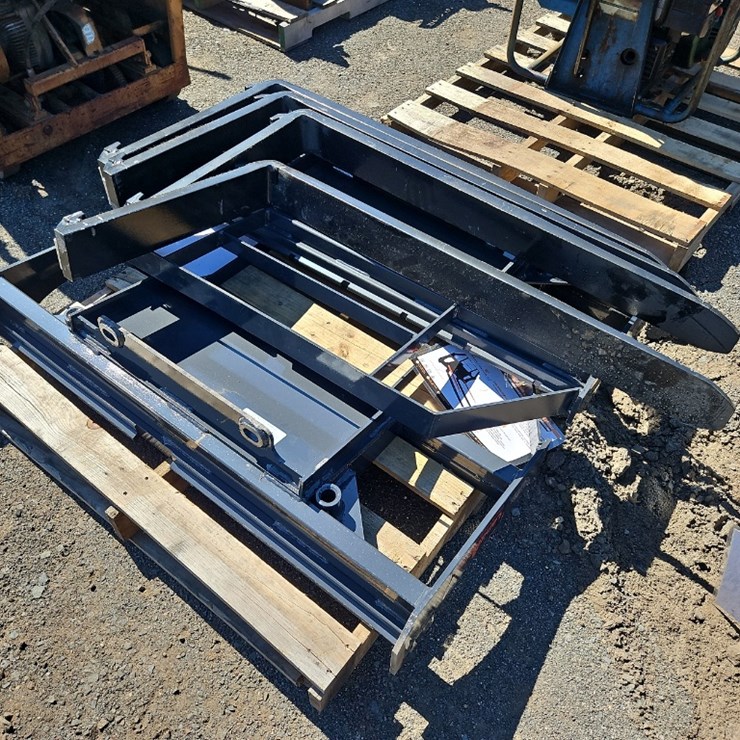 (2) LANDHONOR 42" FORKS
