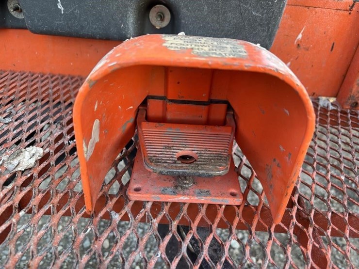 2016-jlg-e300ajp-image-11