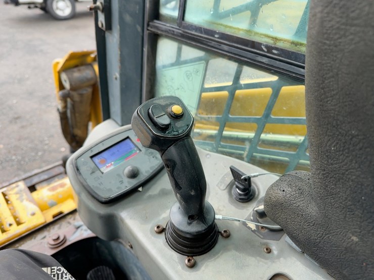2014-gehl-rt210-image-19