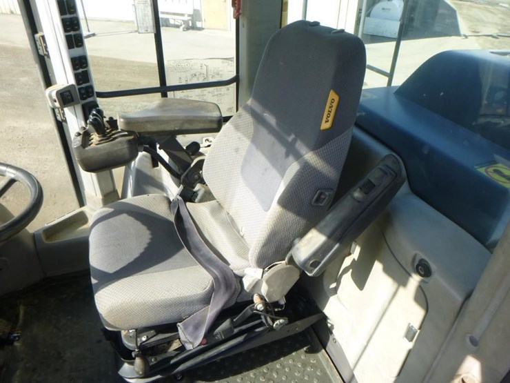 2015-volvo-l110h-image-21