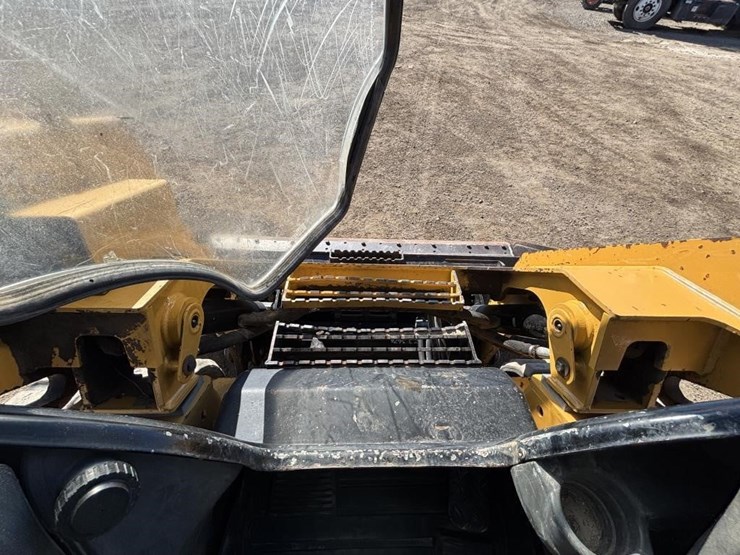 2016-caterpillar-299d2-xhp-image-21