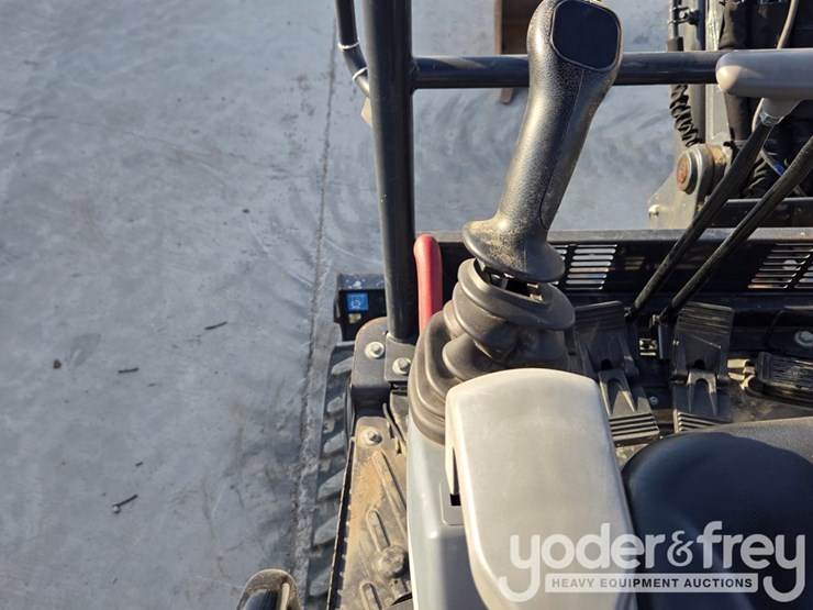 2022-deere-26g-image-58