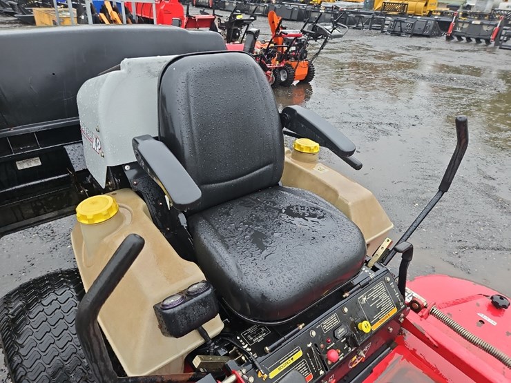 exmark-lazer-z-zero-turn-mower-image-11