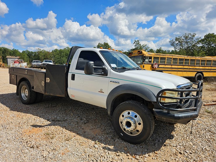 2005-ford-f550-image-22