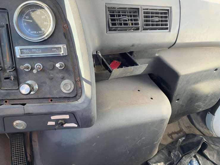 1997-ford-n-series-truck-with-truck-mounted-attenuator-(tma)-with-lindsay-barrier-systems-inc.-u-mad-cartridge-(crash-cushion)-image-25